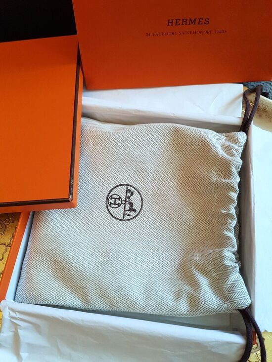 HERMES Kelly 18 adjustable belt in Black leather, yellow gold-plated buckle, NIB main image 11